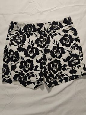 White House Black Market Bold Floral Chino Twill Shorts - 00‎